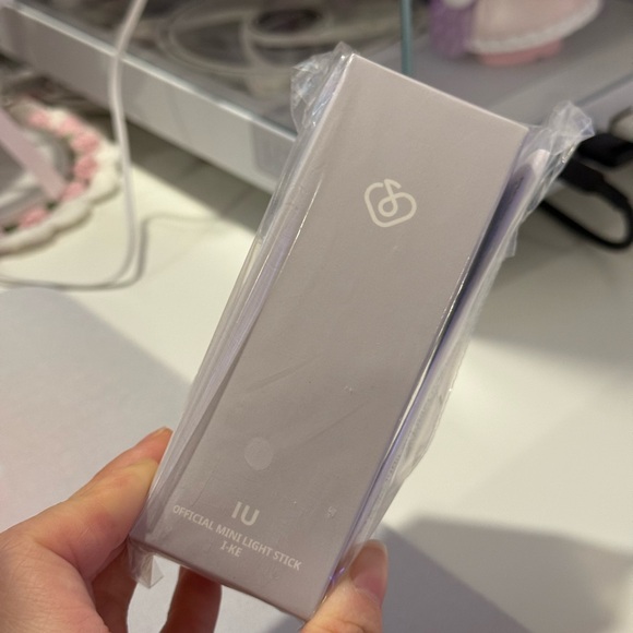 IU lightstick keychain - Picture 2 of 2